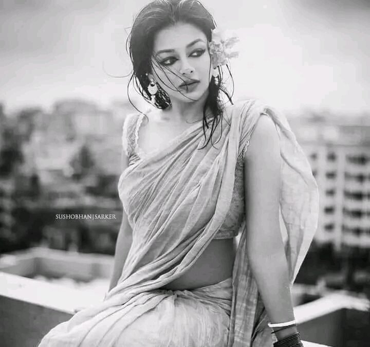 طلوع صبح تیرے رخ کی بات ہونے لگی