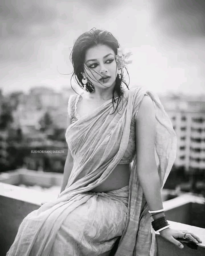 طلوع صبح تیرے رخ کی بات ہونے لگی