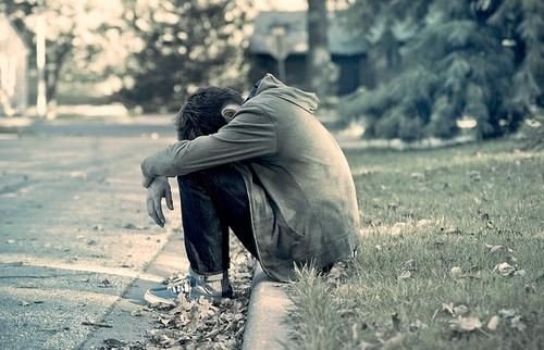 مجھ سے کہتی ہے تیرے ساتھ رہونگی