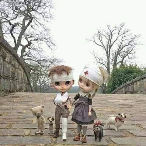 تم چلو تو سہی دو چار قدم ہاتھ تھام کر میرا😜